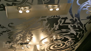 Трафаретная роспись потолка салона